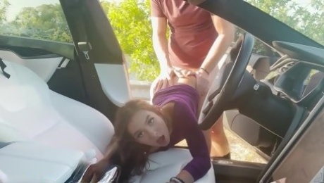 A young couple fucks in the car.