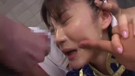 Chun-Li Cosplay Japanese Babe in huge bukkake gangbang