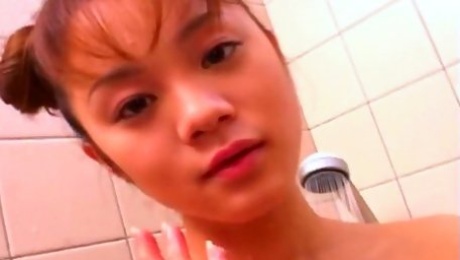 Naked Asian teen Sayaka Kusunoki is taking a shower