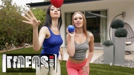 Mofos - Bubble butt Daisy Stone & Scarlett Bloom share big cock POV