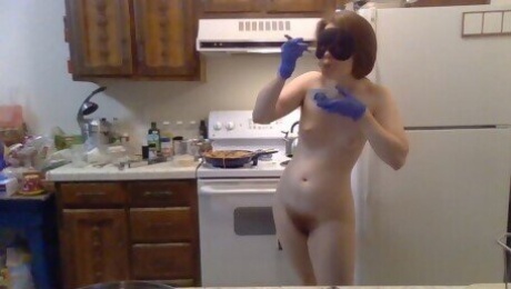 Gloved PAWG Cooks Up Some Pasta! Naked in the Kitchen Episode 33