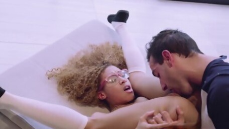 Kinky ebony tart Kendall Woods crazy sex video